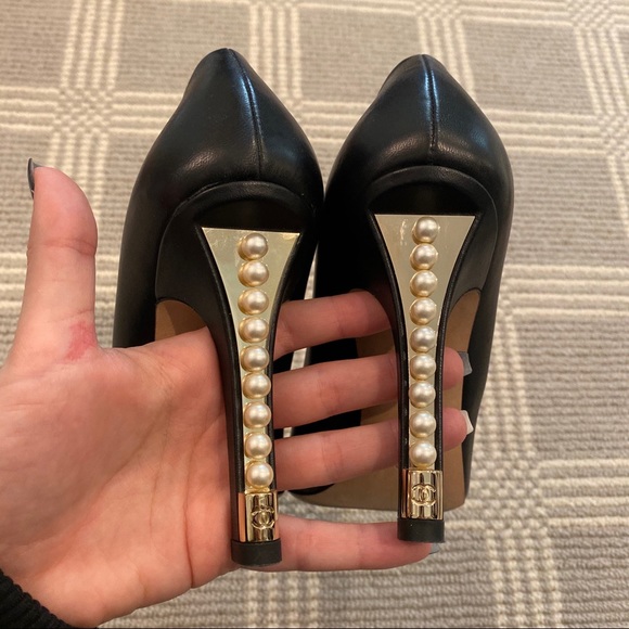 Chanel Pumps With Pearl Heel - Picture 4 of 7